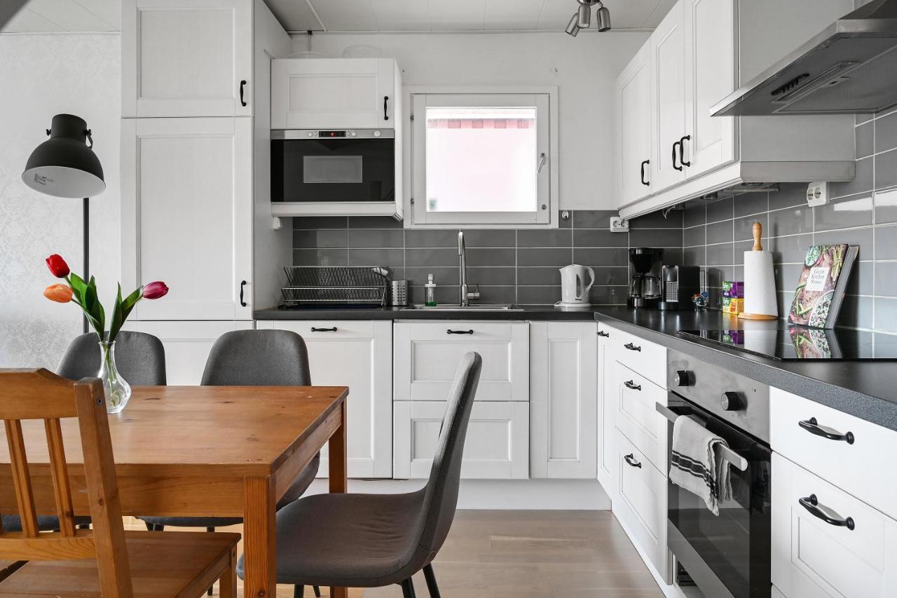 Feriehus Sparkling Modern House In Kista - Close To *